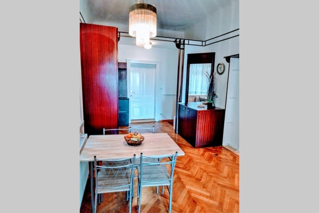 Family With Two Bathrooms Near To Center Vienne