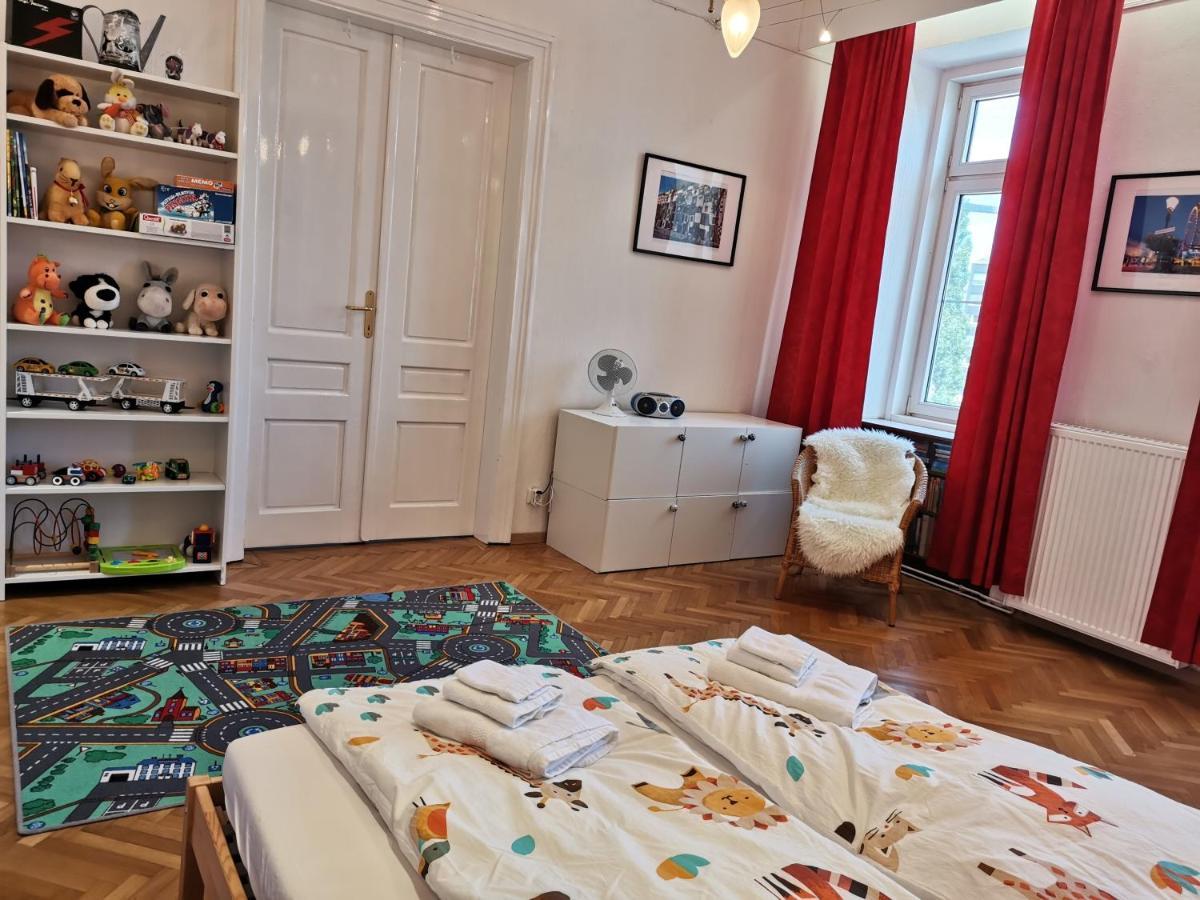 Family With Two Bathrooms Near To Center Appartement *