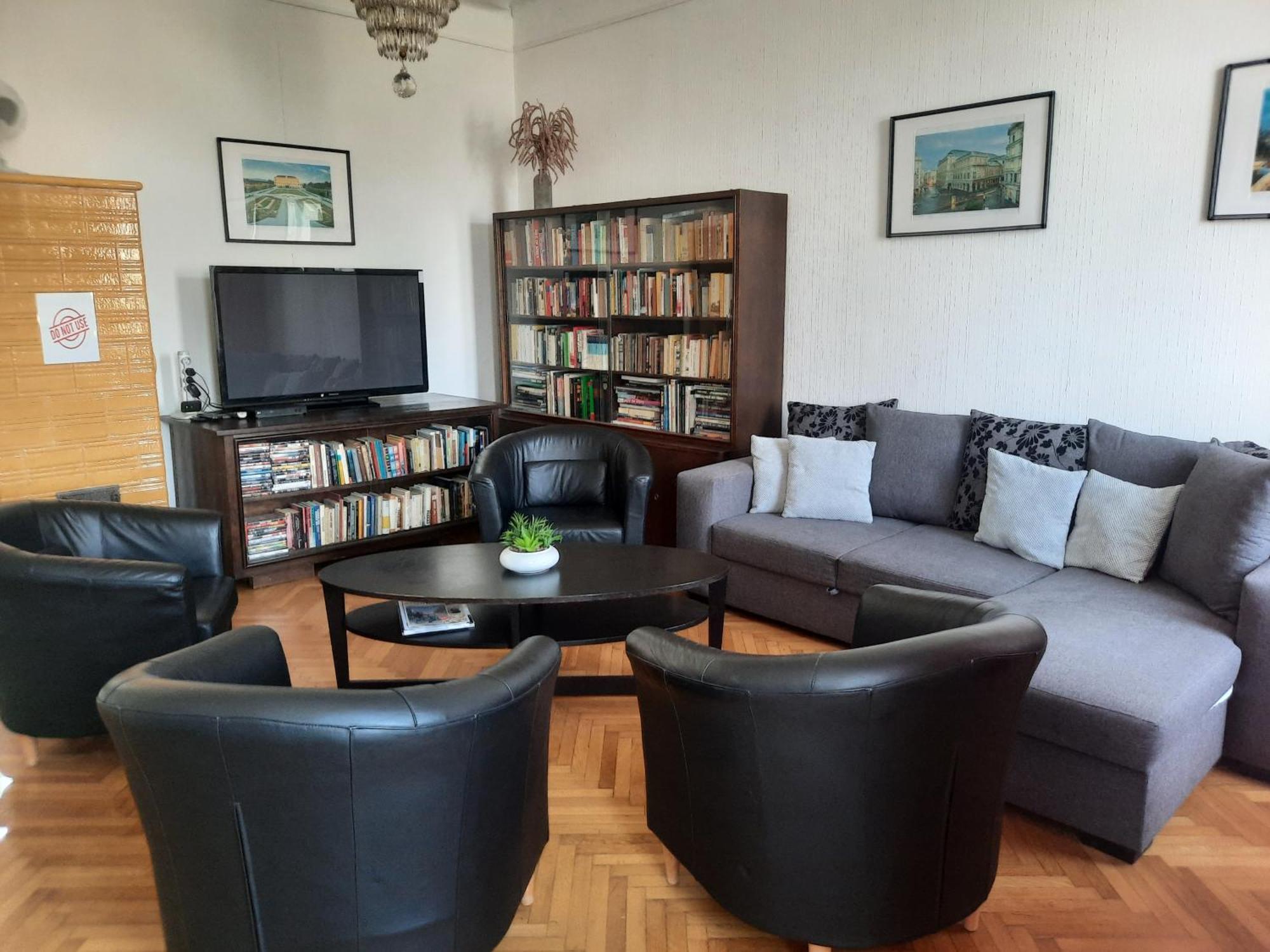 Family With Two Bathrooms Near To Center Appartement *